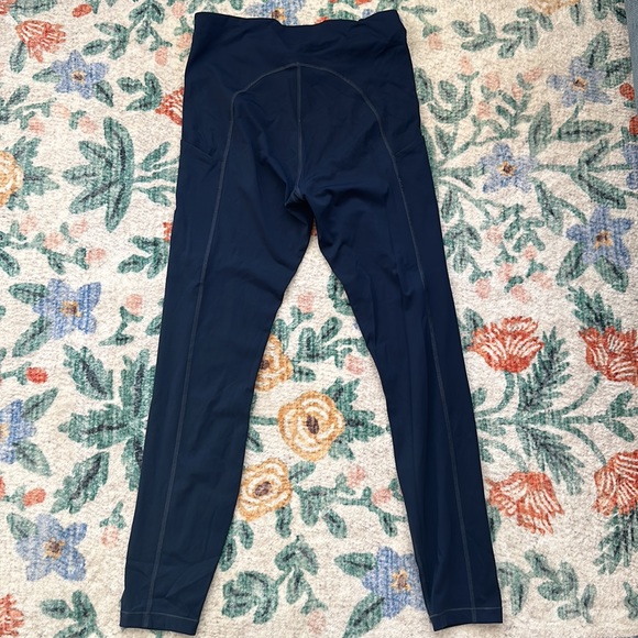 Athleta Ultimate Stash Pocket 7/8 Tight - Picture 4 of 5